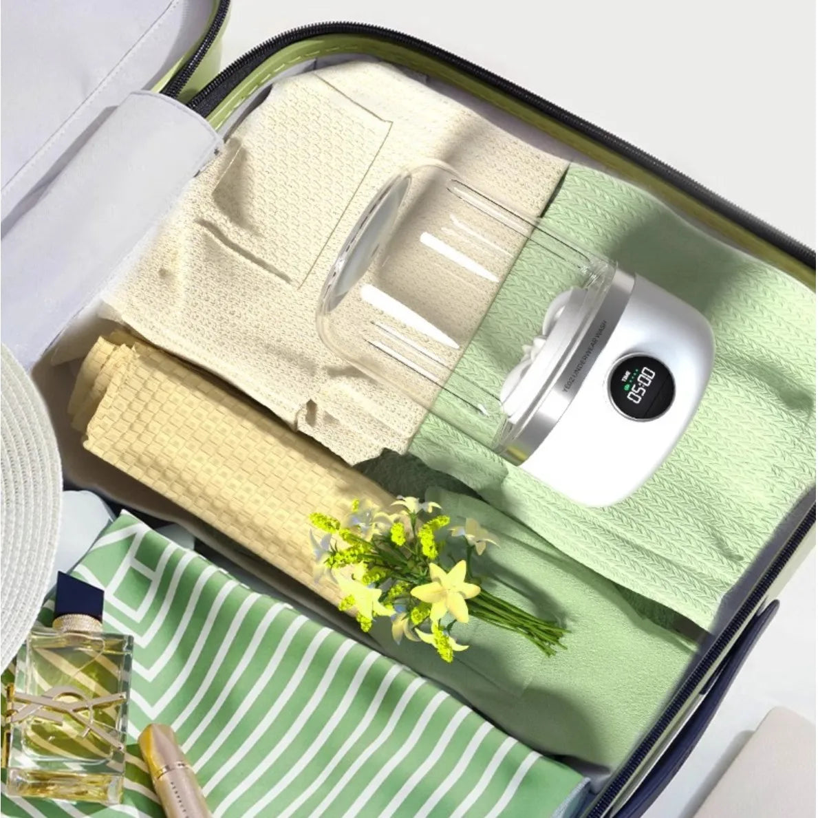 1 A portable  underwear washing machine
